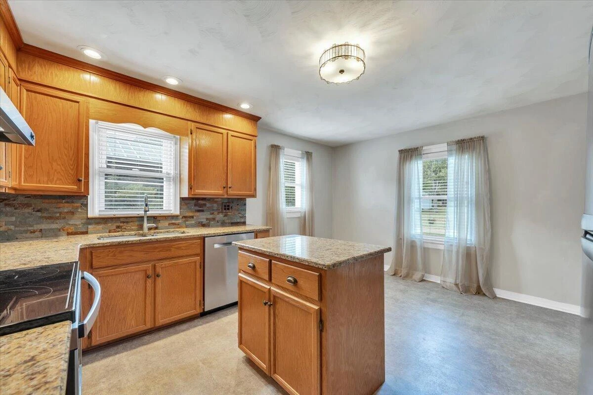 105 Lacey LN - Photo 11