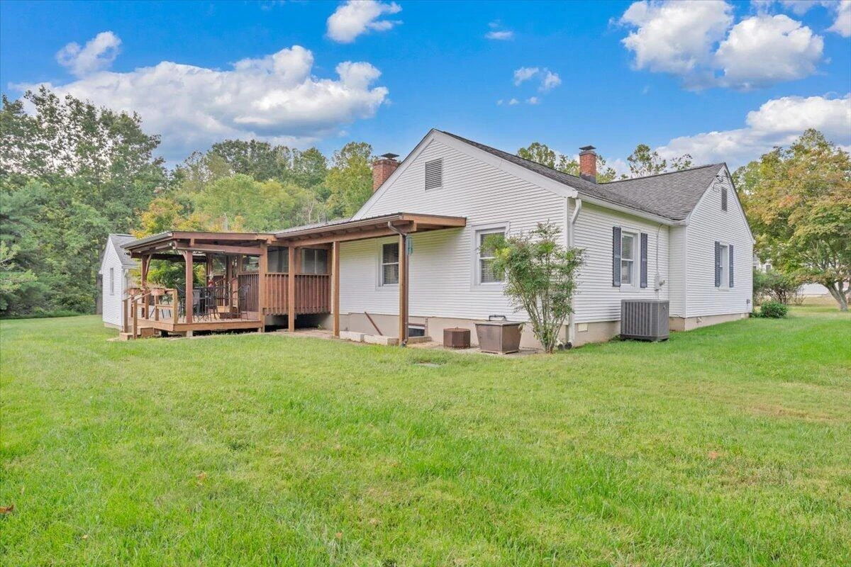 105 Lacey LN - Photo 39