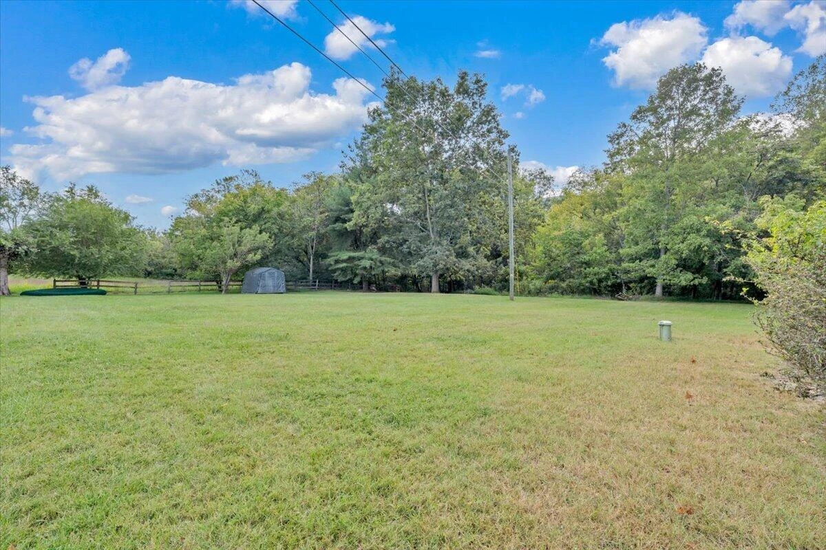 105 Lacey LN - Photo 41