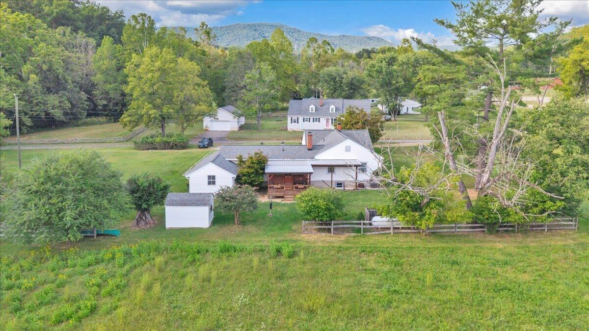 105 Lacey LN - Photo 51