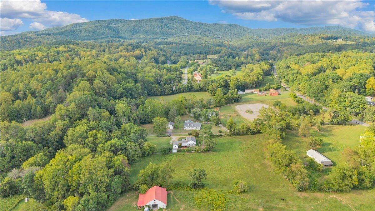 105 Lacey LN - Photo 52