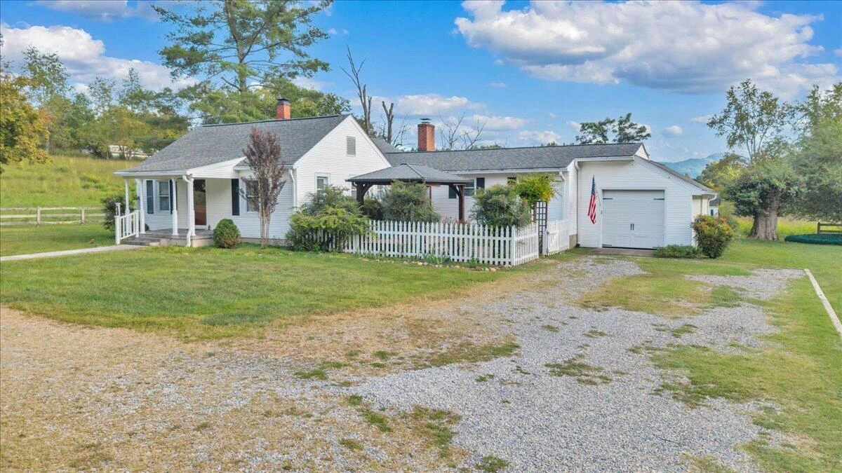 105 Lacey LN - Photo 56