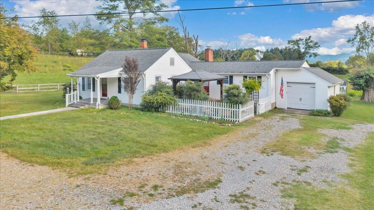 105 Lacey LN - Photo 57
