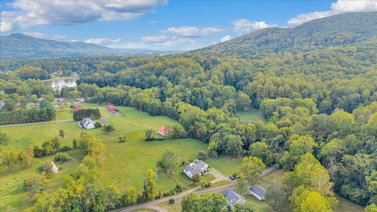 105 Lacey LN - Photo 60