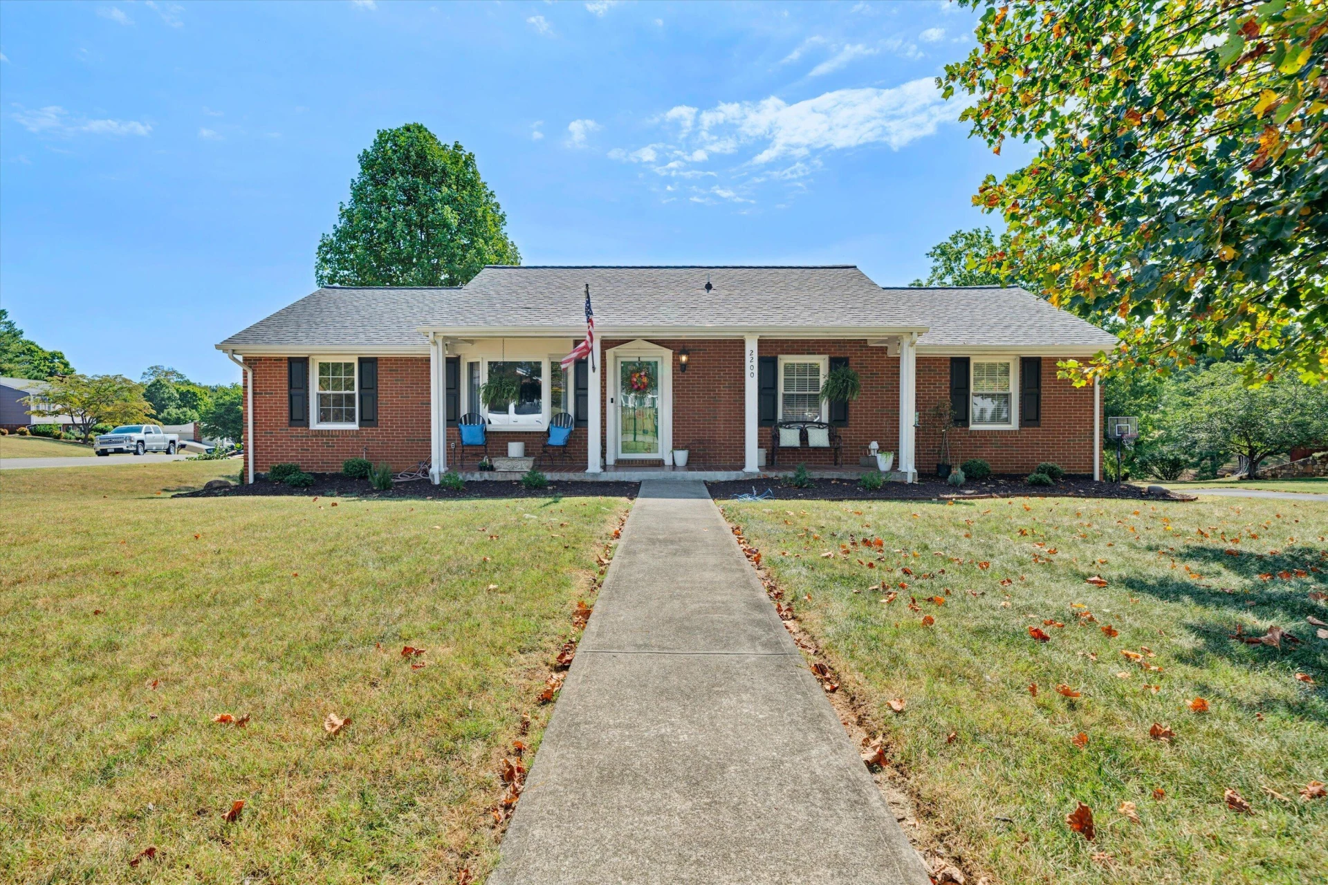 2200 Gloria DR