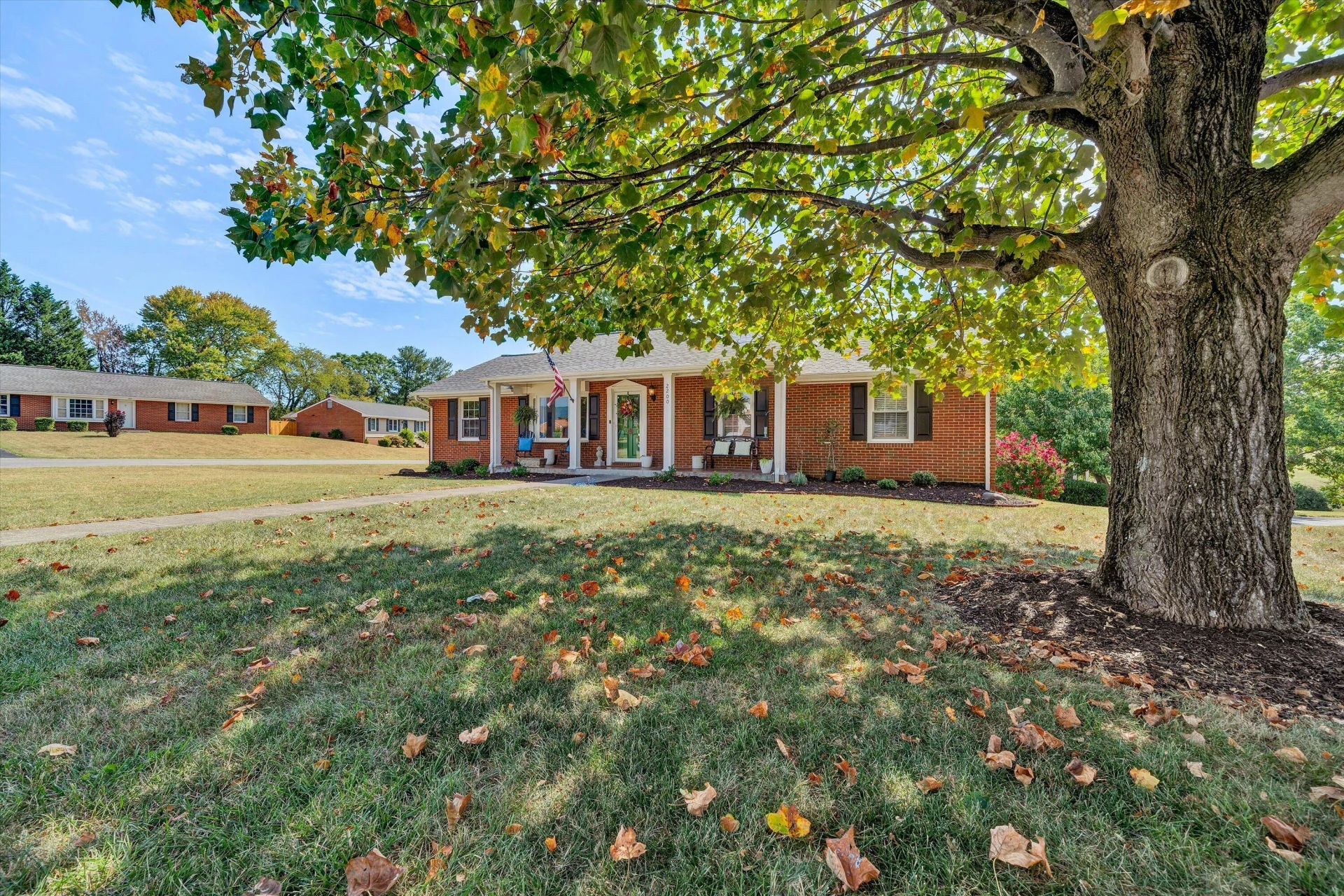 2200 Gloria DR - Photo 2