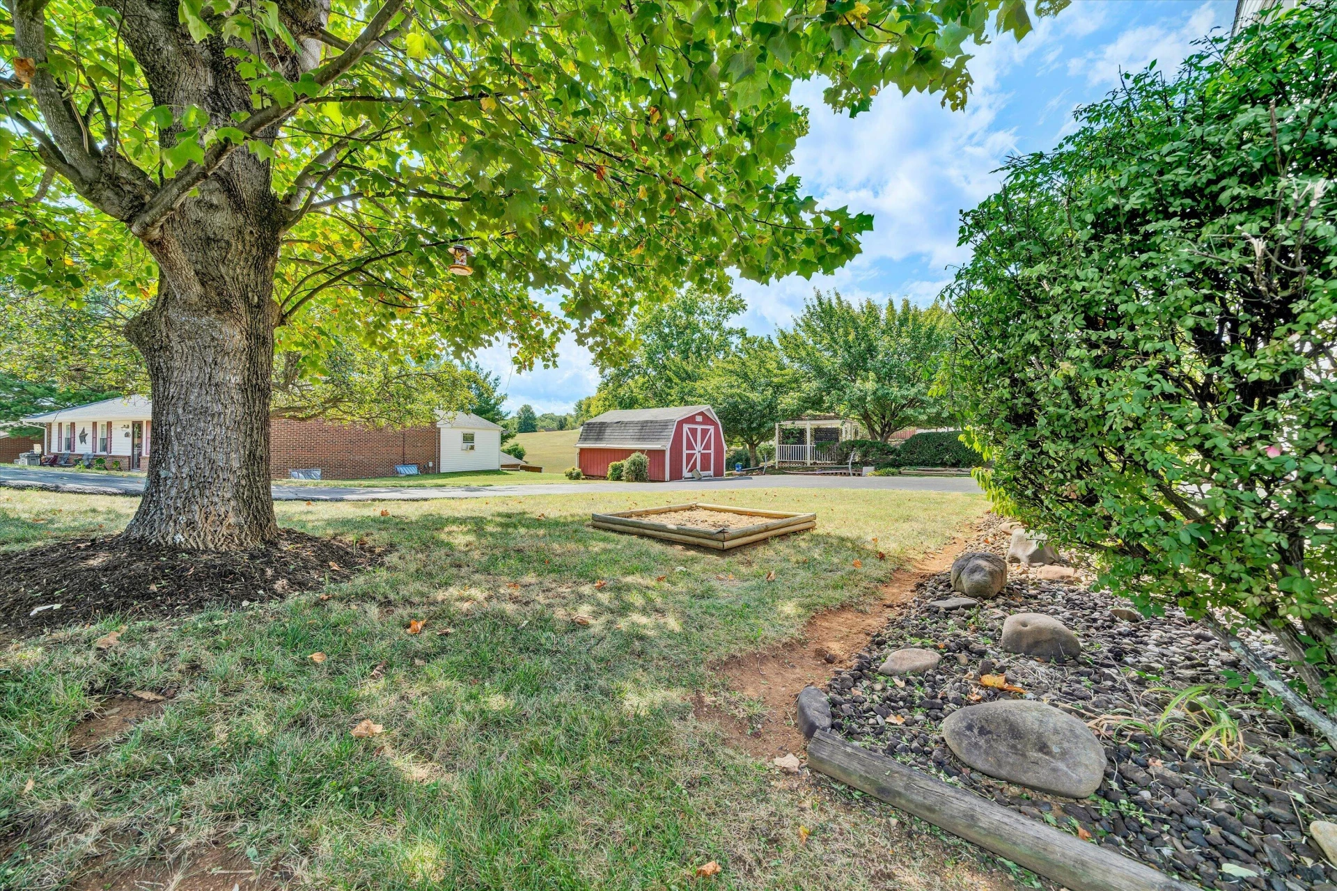 2200 Gloria DR - Photo 33