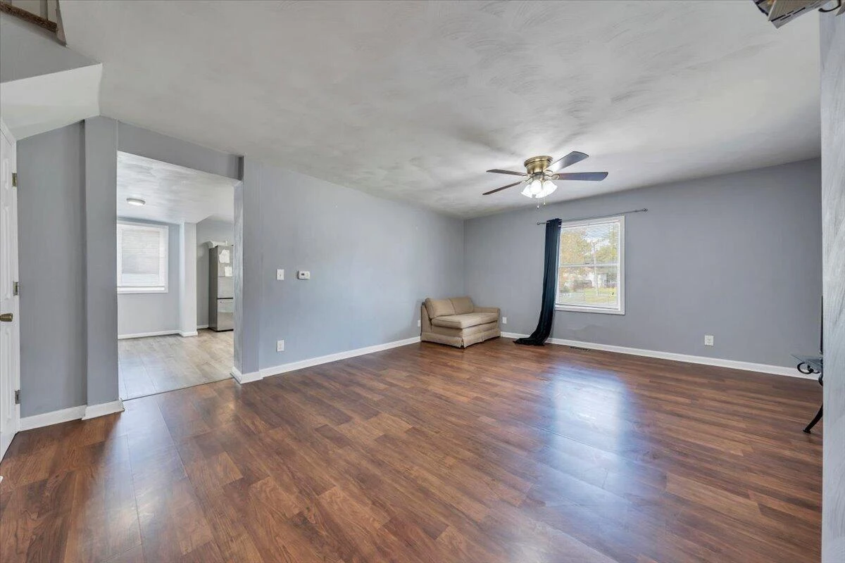 1301 14Th ST SE - Photo 2