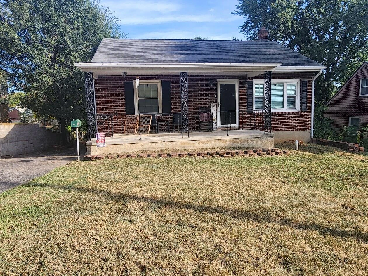 1120 FISHER AVE