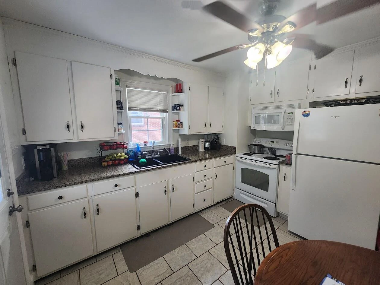 1120 FISHER AVE - Photo 2