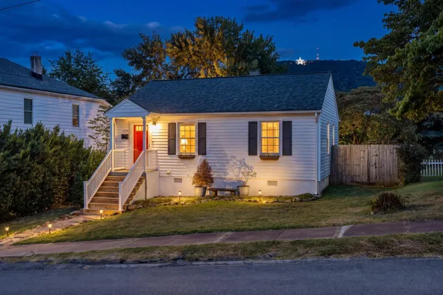 439 Cedar Bluff AVE SE