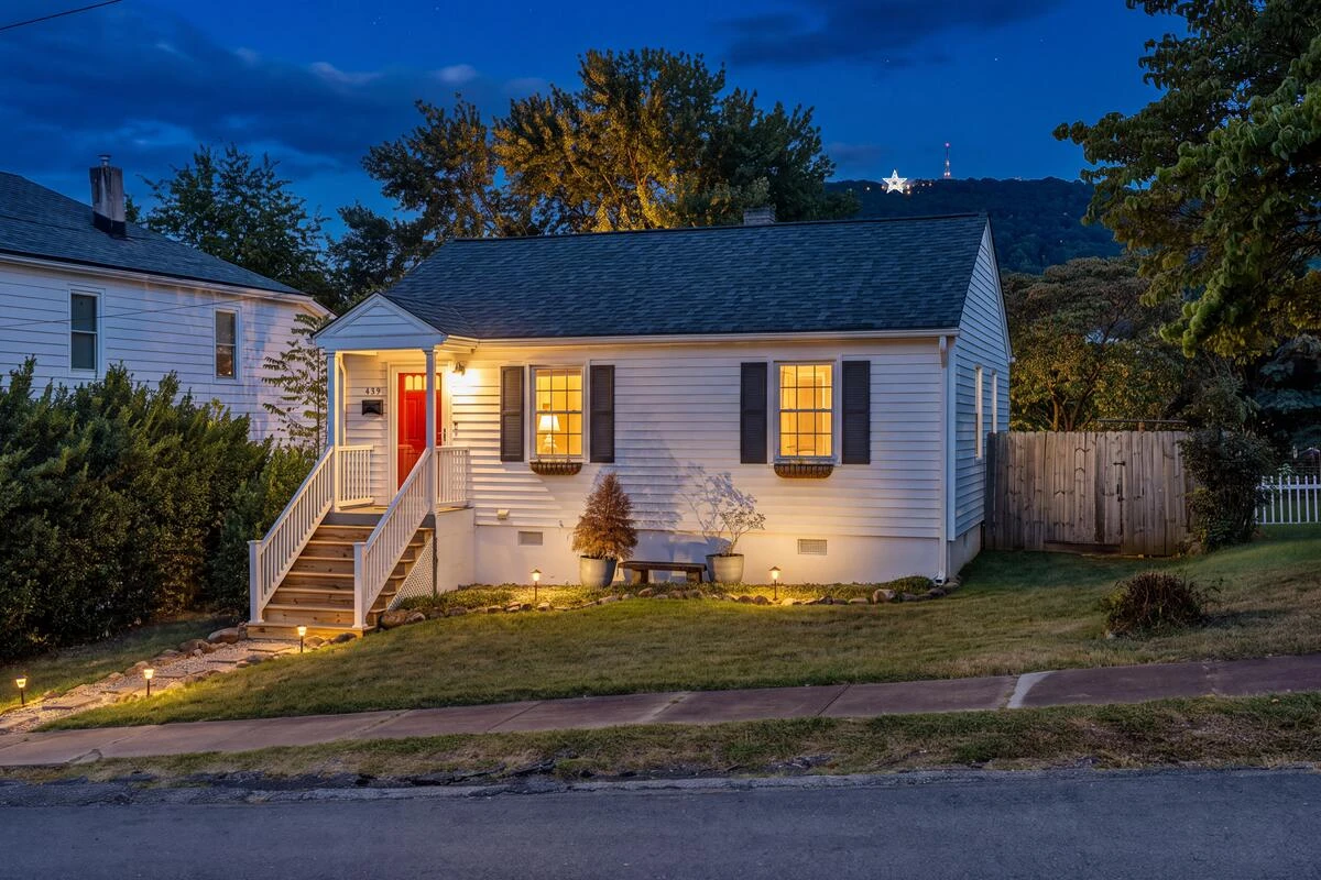 439 Cedar Bluff AVE SE