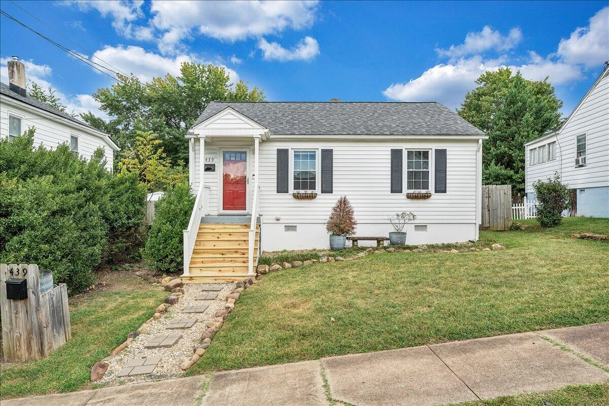 439 Cedar Bluff AVE SE - Photo 3