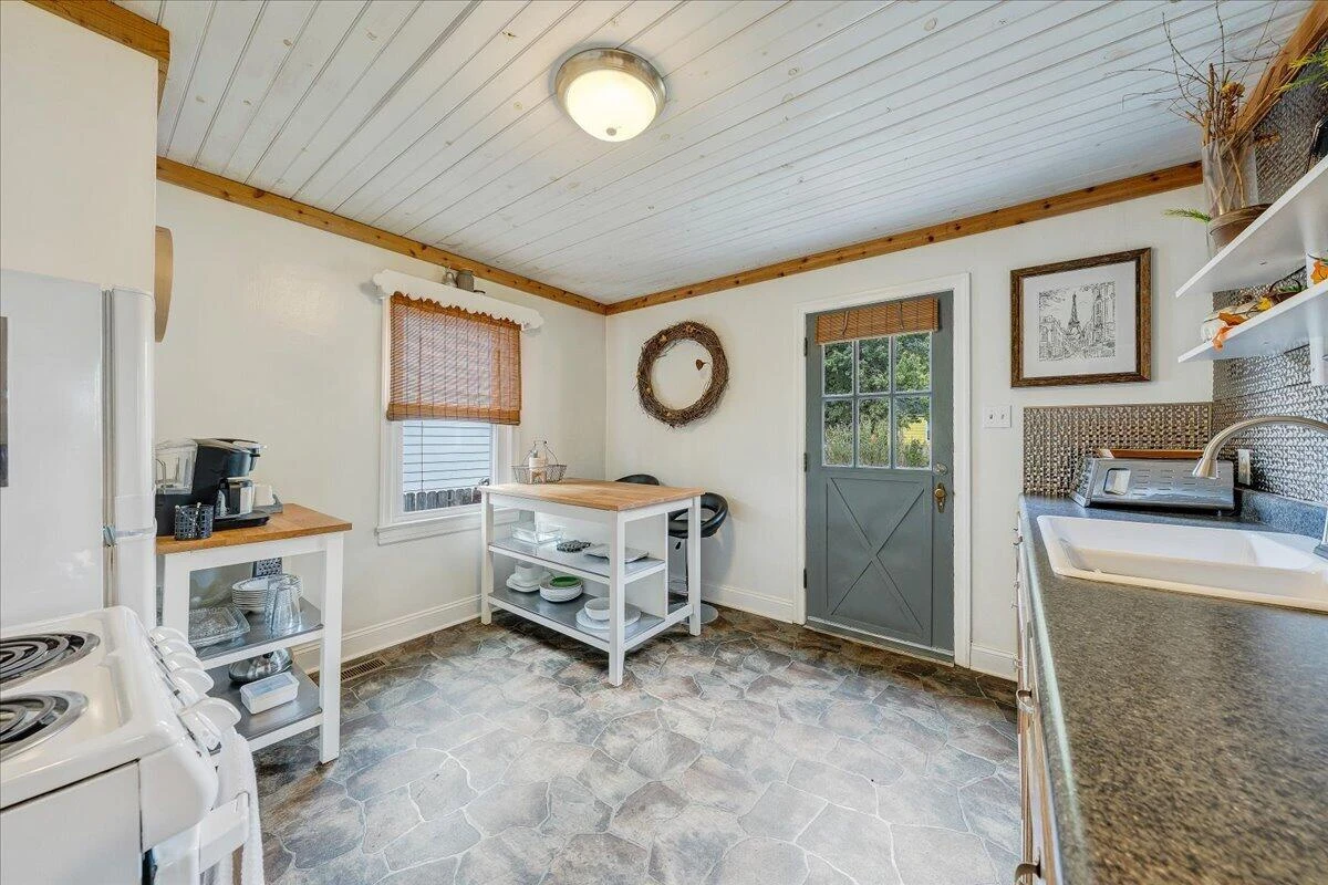 439 Cedar Bluff AVE SE - Photo 9