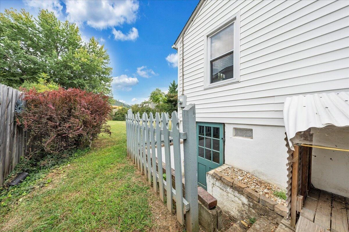 439 Cedar Bluff AVE SE - Photo 18