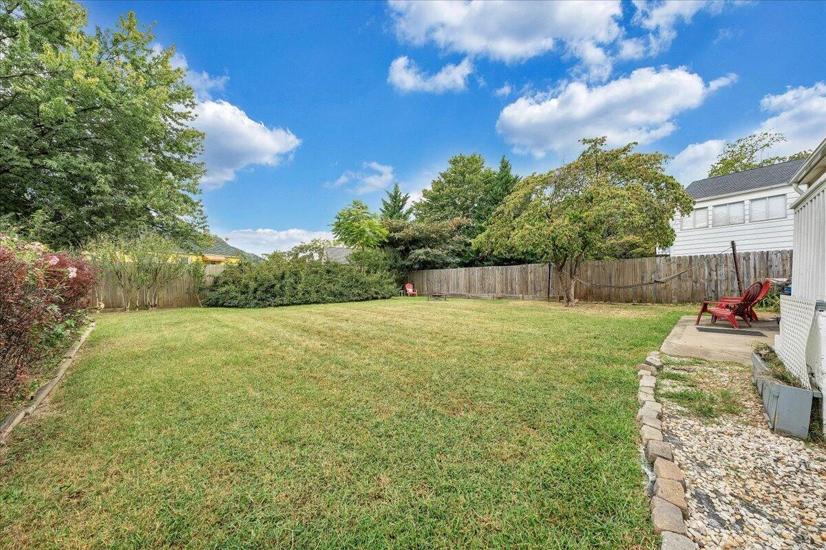 439 Cedar Bluff AVE SE - Photo 21