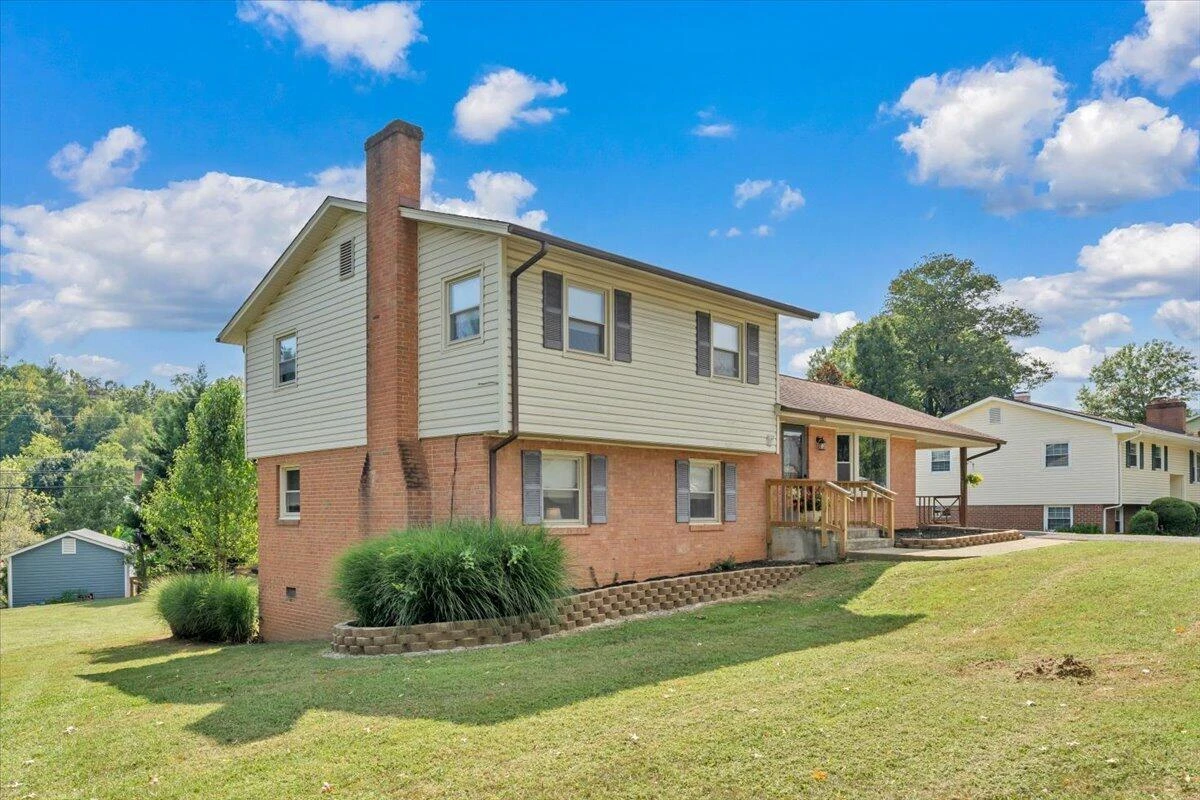 5402 Green Meadow RD - Photo 3