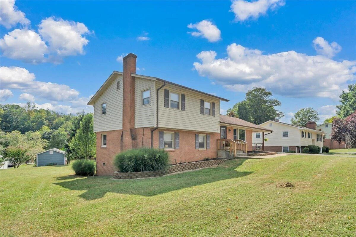 5402 Green Meadow RD - Photo 4