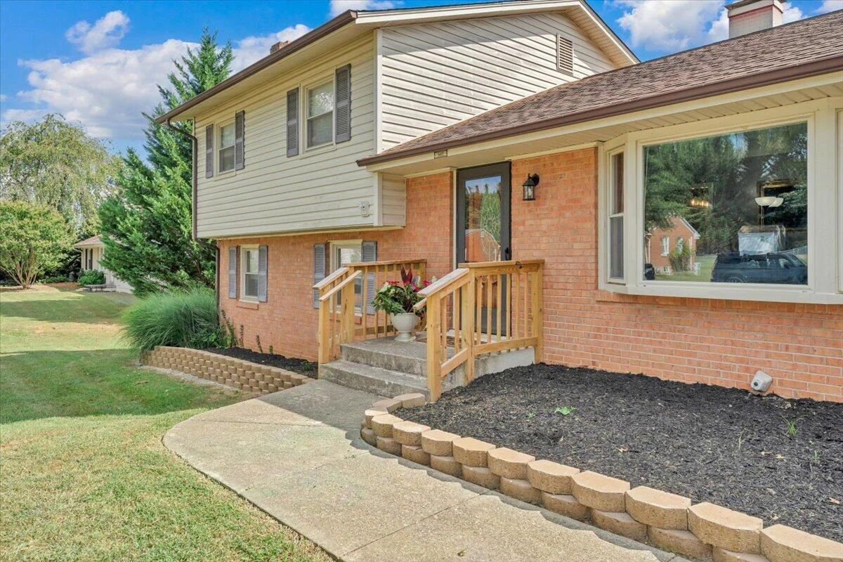 5402 Green Meadow RD - Photo 7