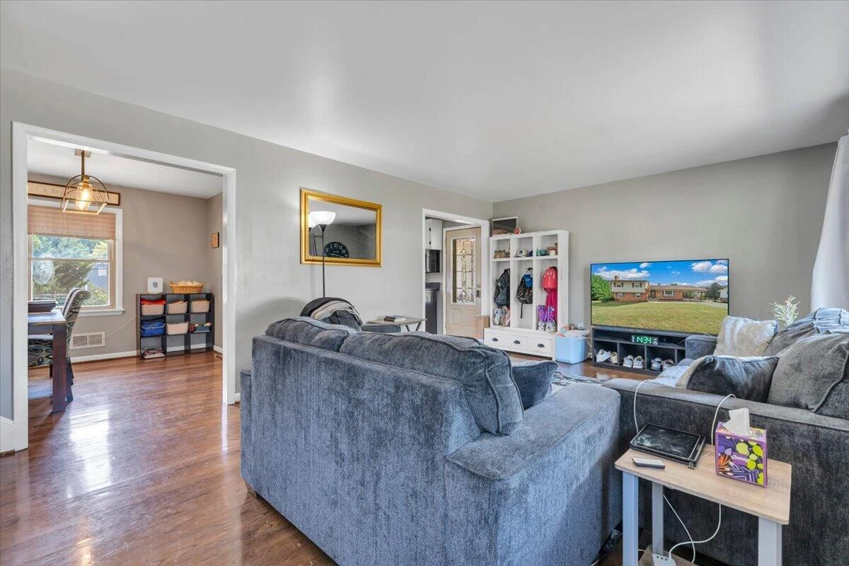 5402 Green Meadow RD - Photo 8