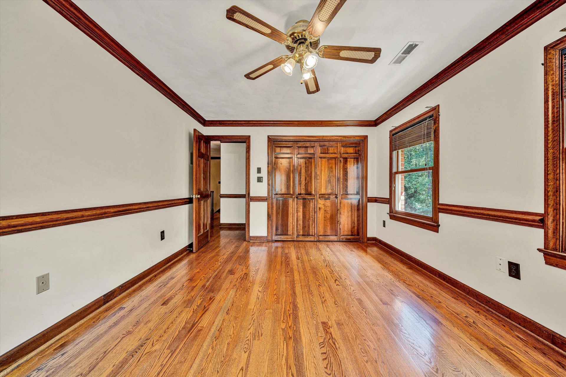 1207 Foothills DR - Photo 32