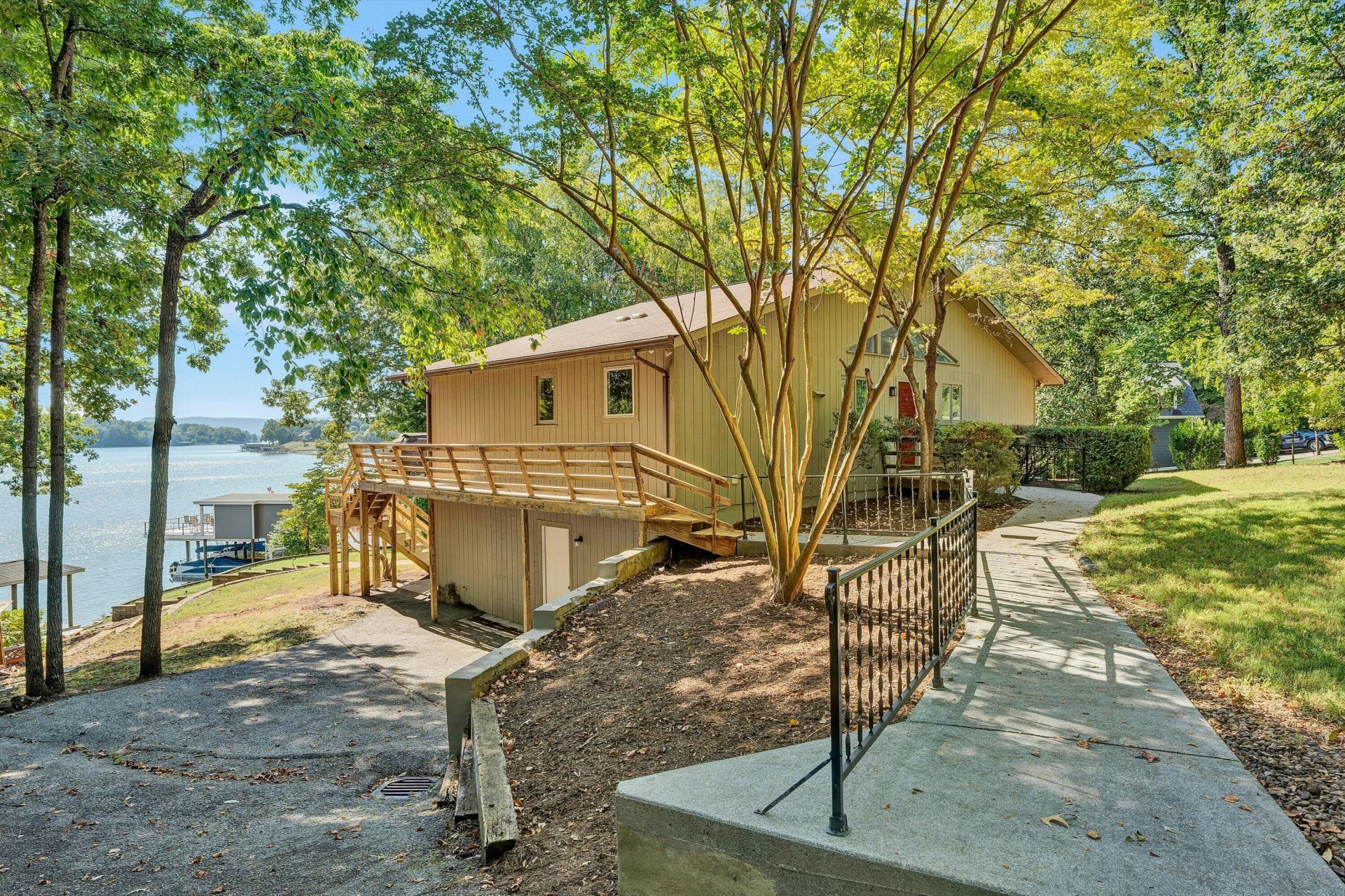 3388 Lakewood Forest RD - Photo 2