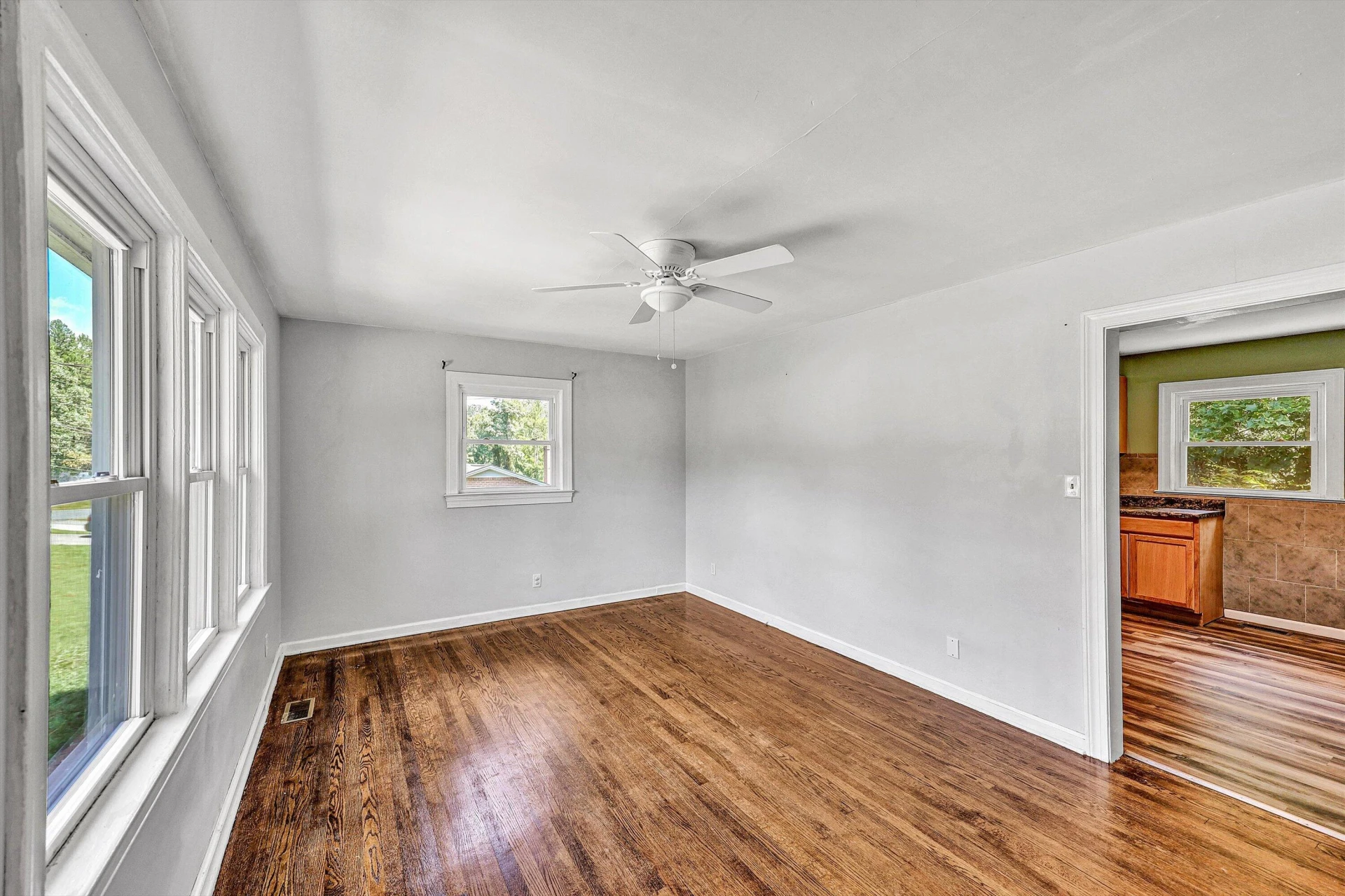 372 Trott CIR - Photo 3