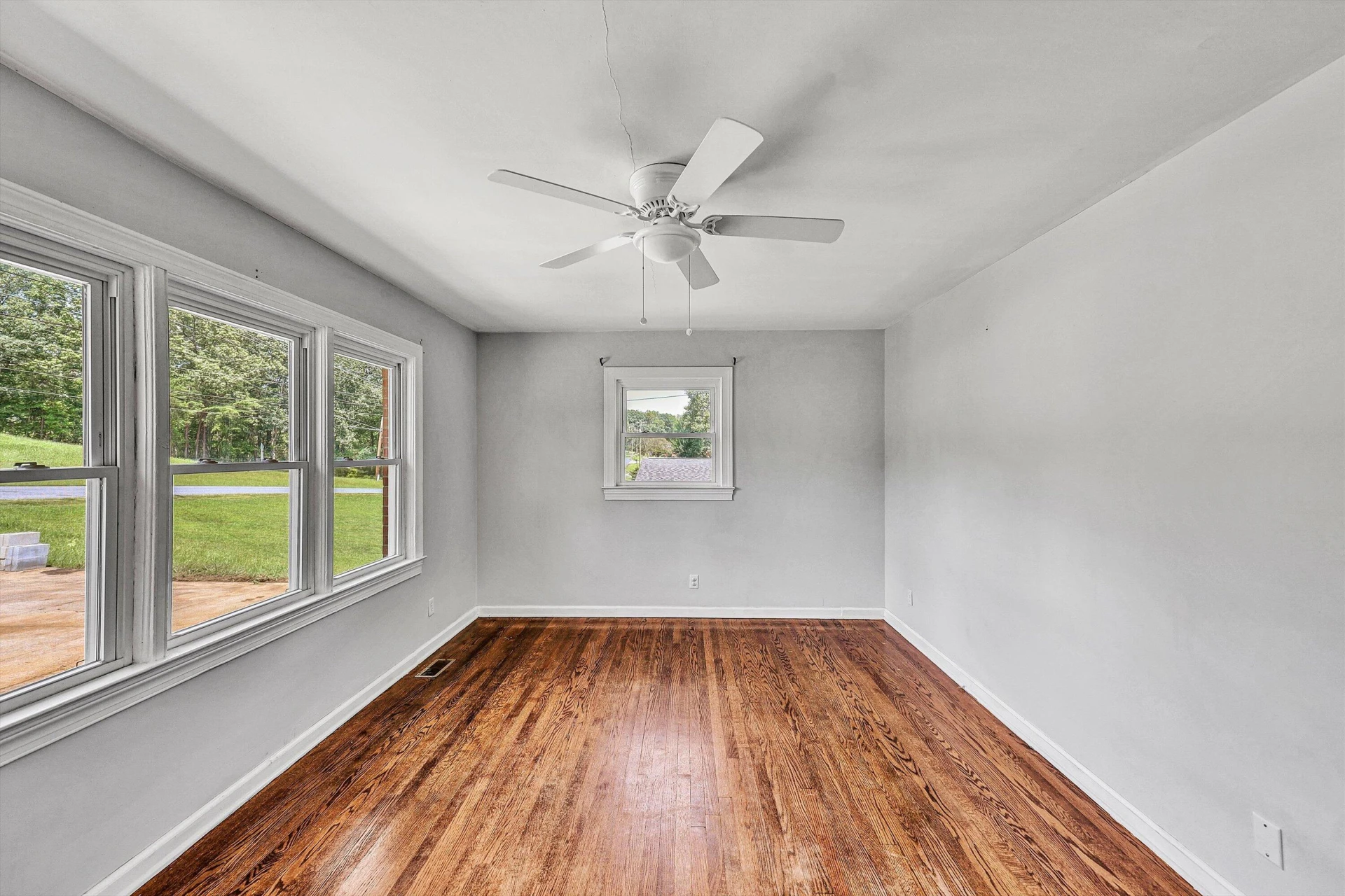 372 Trott CIR - Photo 4