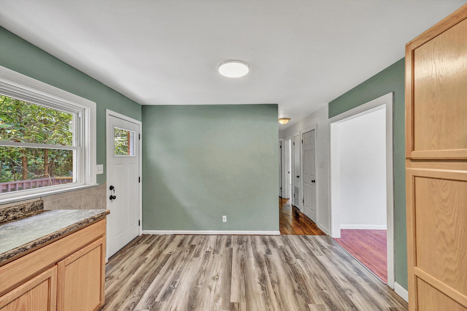 372 Trott CIR - Photo 8