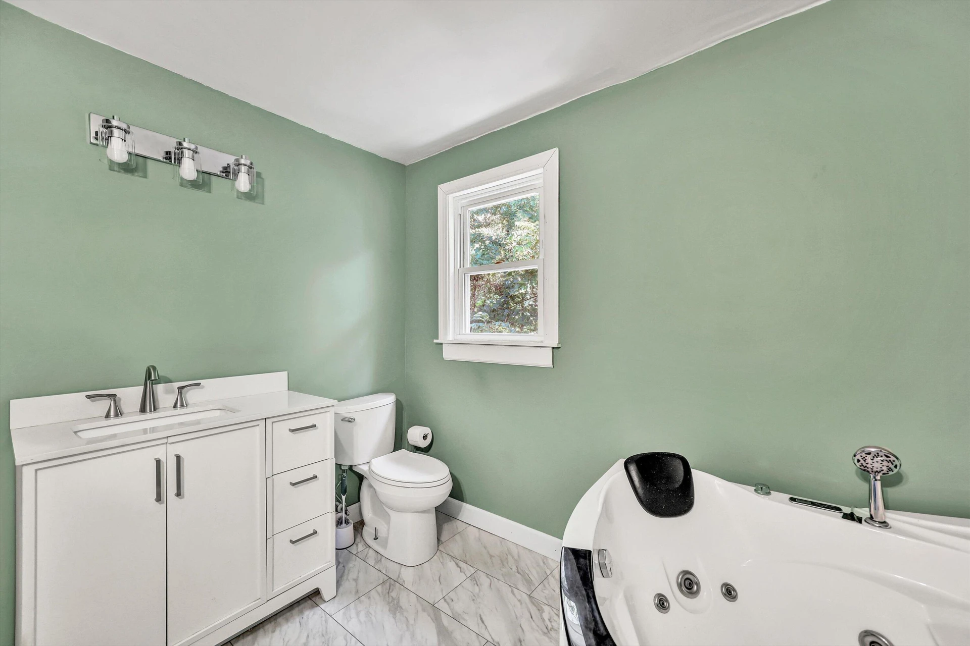 372 Trott CIR - Photo 9