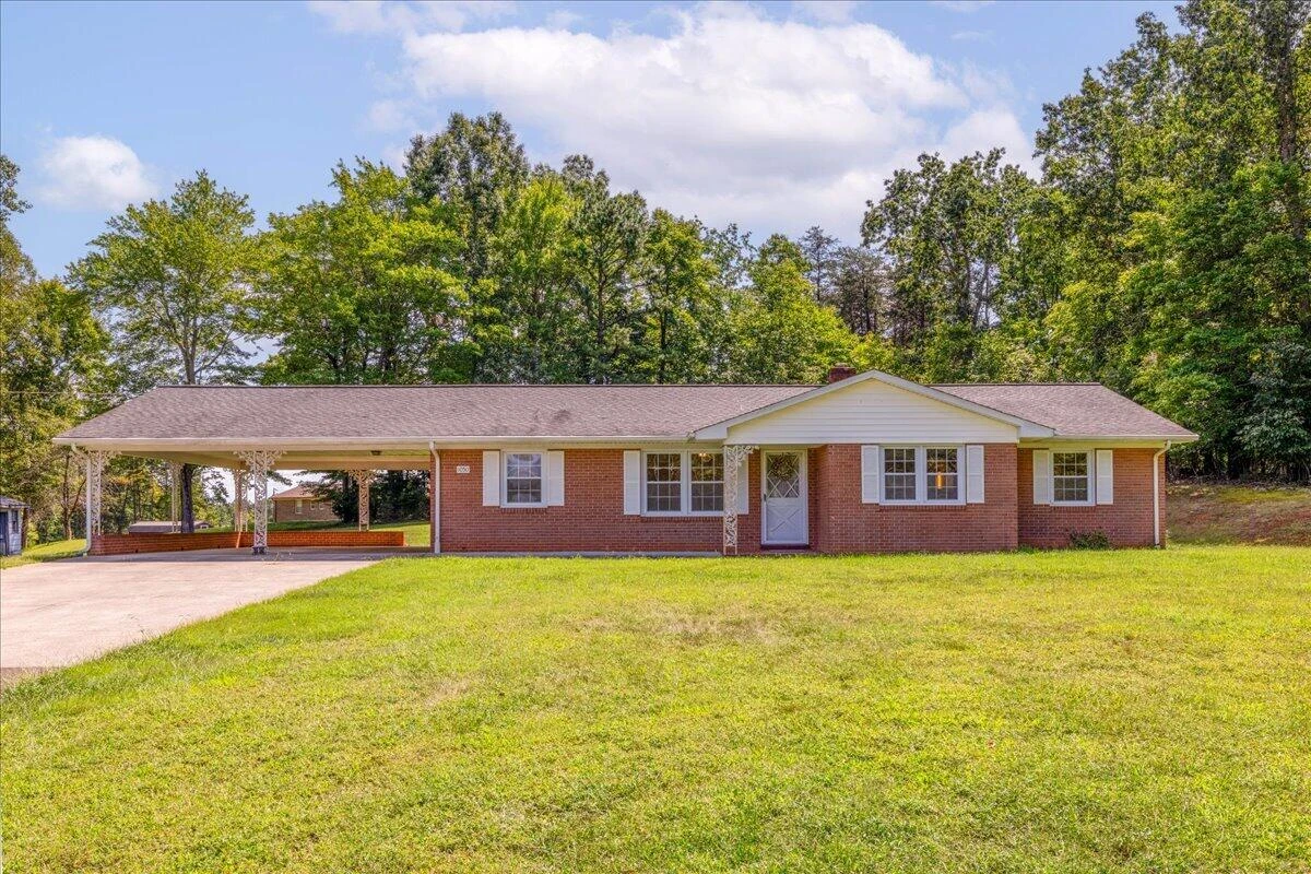1050 Longview DR - Photo 2