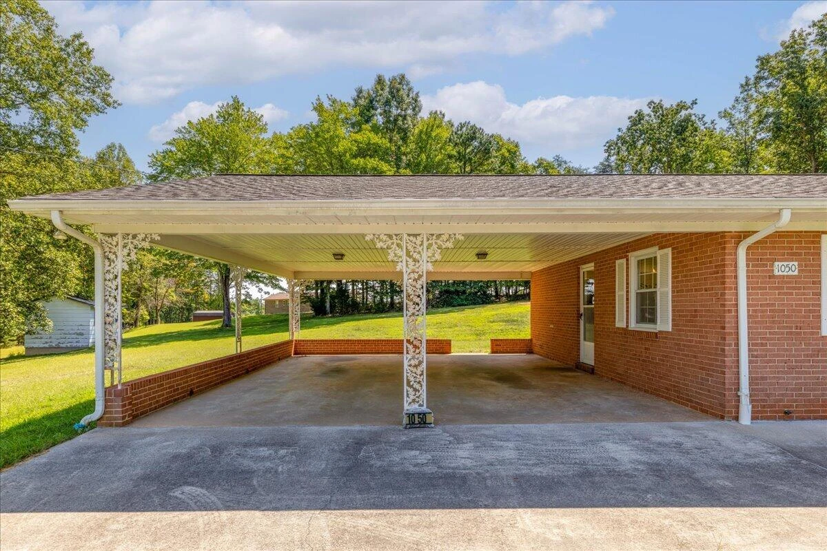 1050 Longview DR - Photo 3