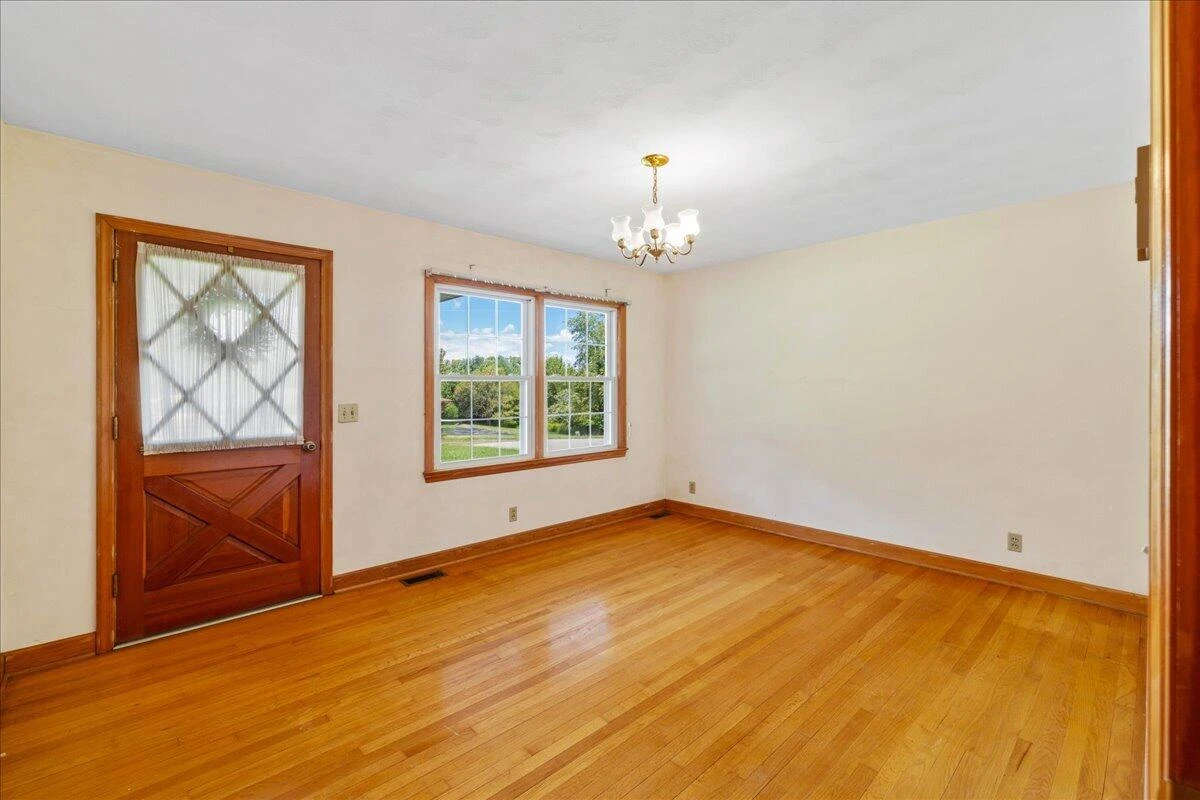 1050 Longview DR - Photo 6