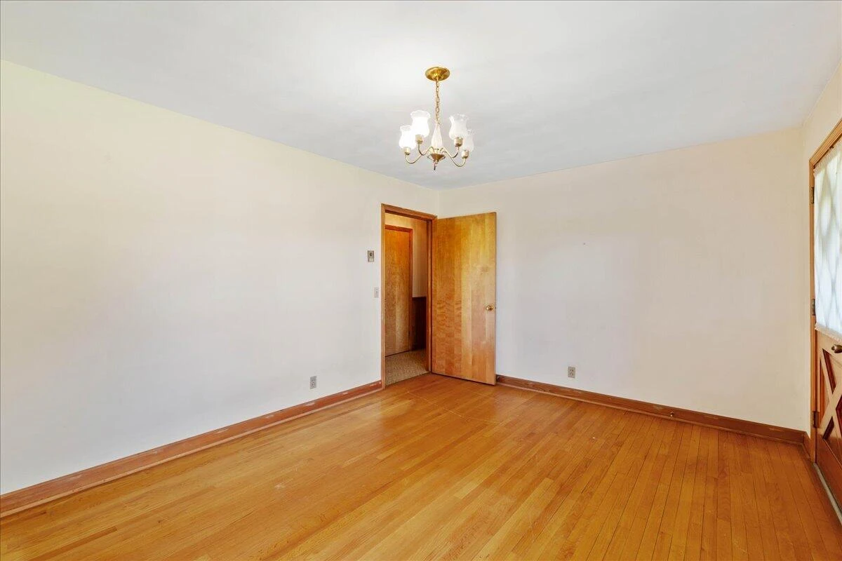 1050 Longview DR - Photo 7