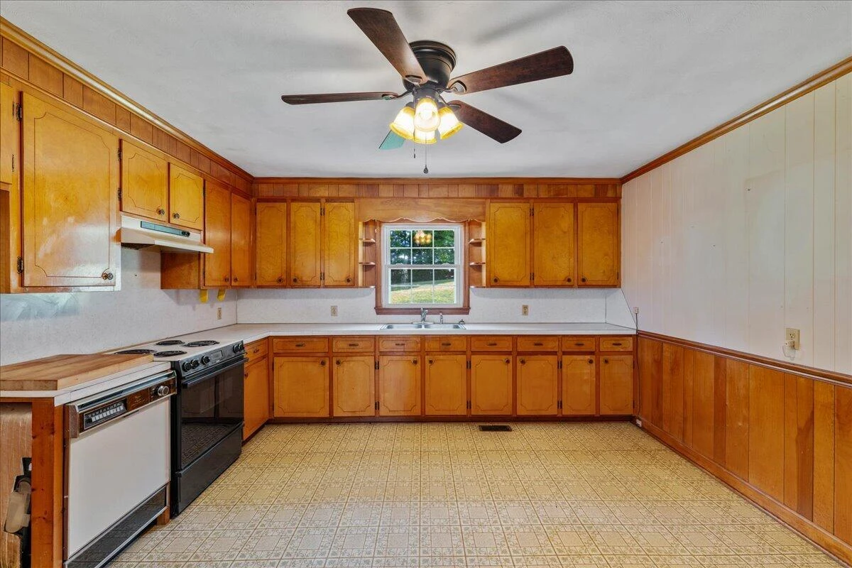 1050 Longview DR - Photo 8