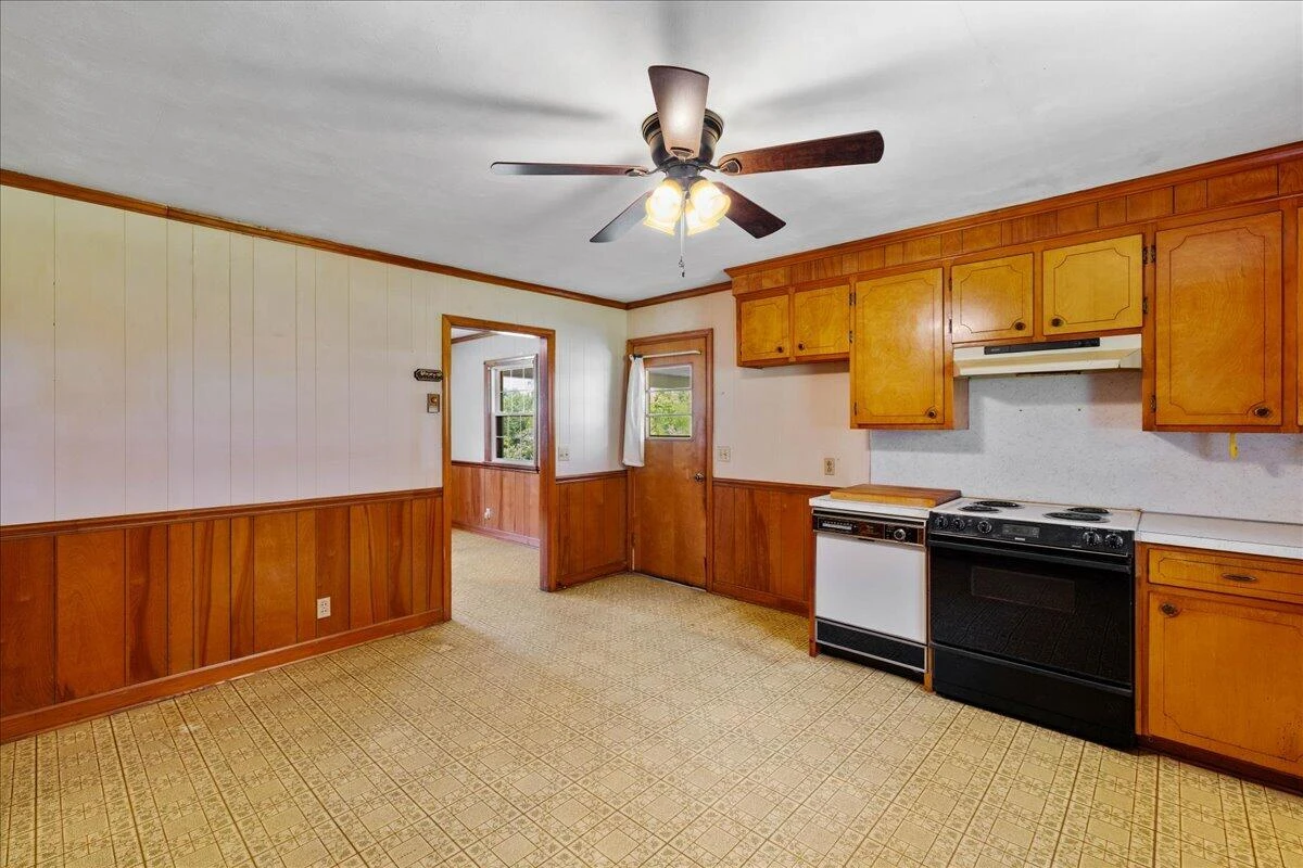 1050 Longview DR - Photo 9