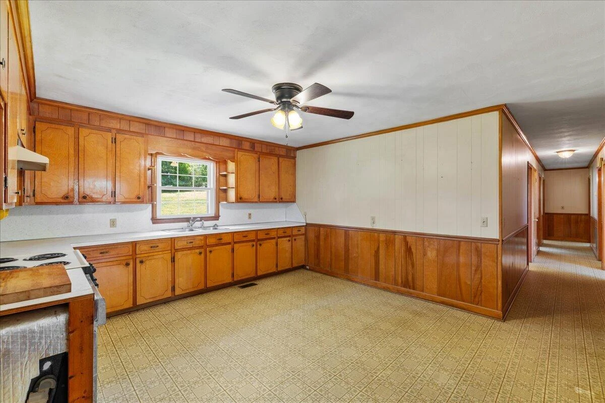 1050 Longview DR - Photo 10