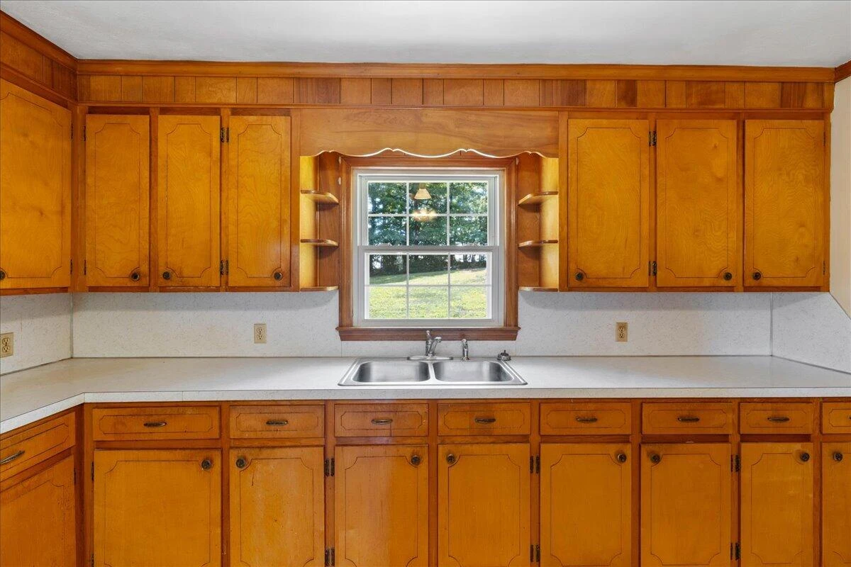 1050 Longview DR - Photo 11