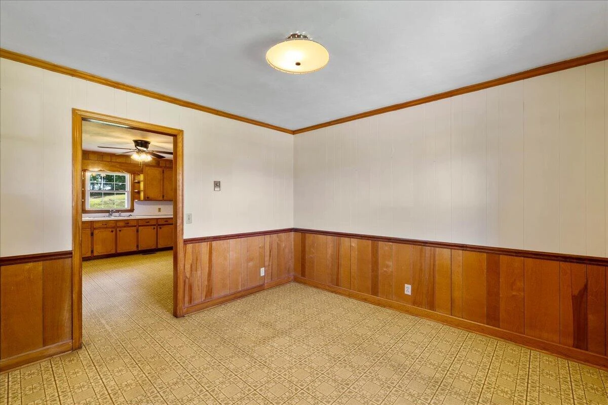 1050 Longview DR - Photo 12
