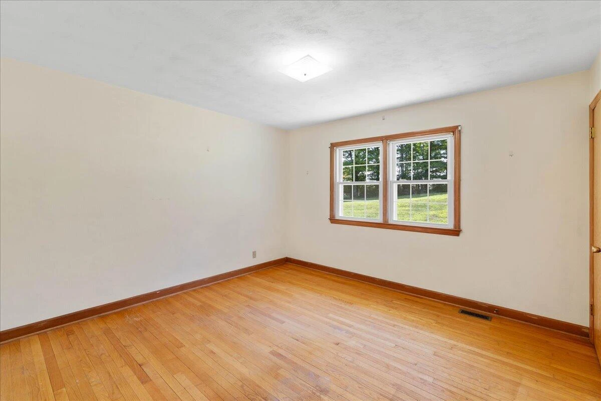 1050 Longview DR - Photo 14