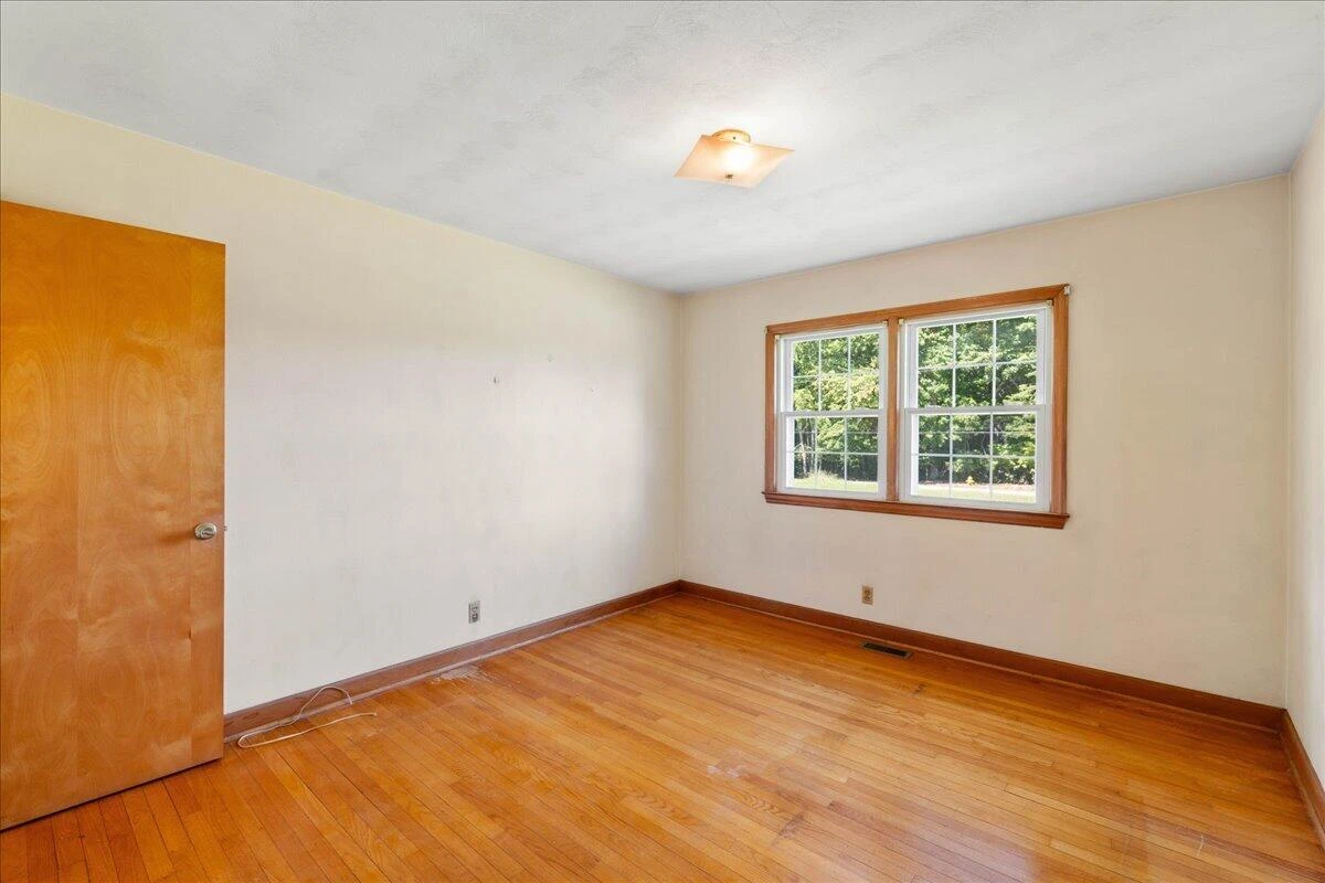 1050 Longview DR - Photo 15