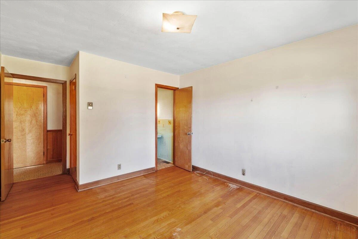 1050 Longview DR - Photo 16