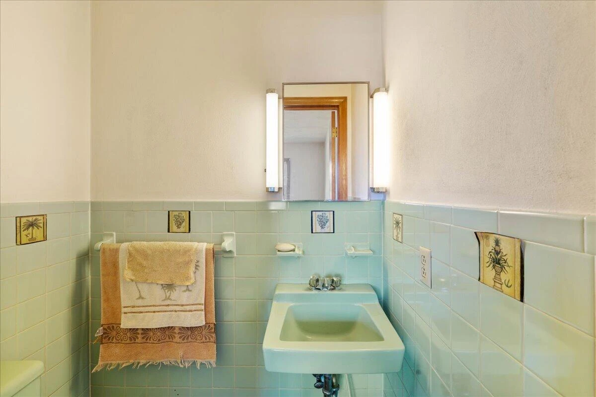 1050 Longview DR - Photo 17