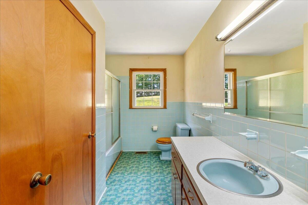 1050 Longview DR - Photo 18