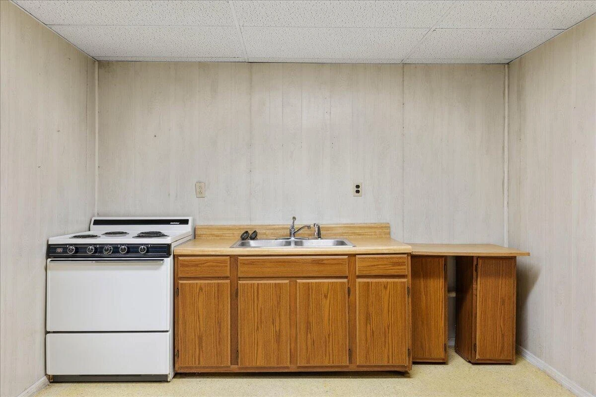 1050 Longview DR - Photo 23