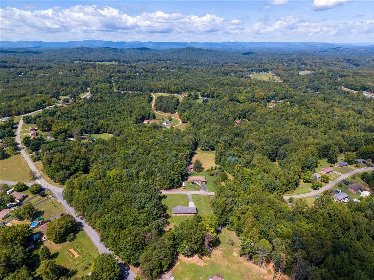 1050 Longview DR - Photo 40