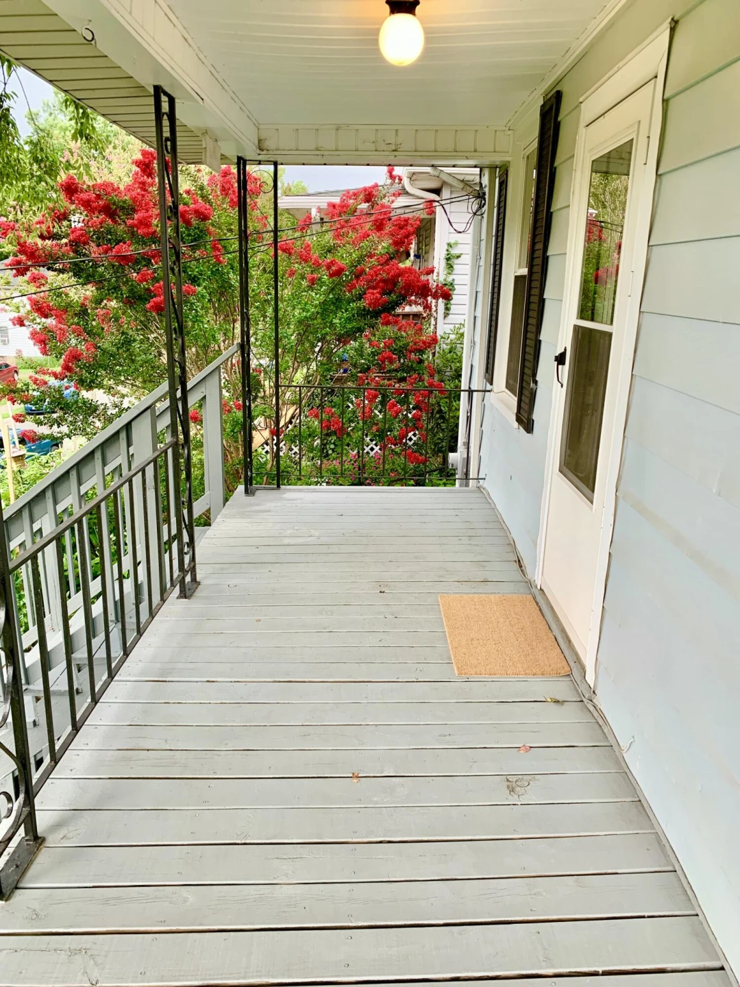 1332 Buena Vista BLVD SE - Photo 2