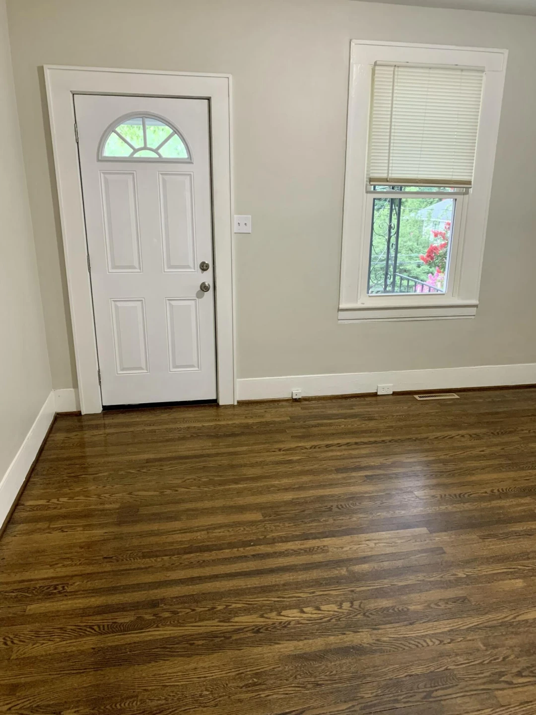 1332 Buena Vista BLVD SE - Photo 4