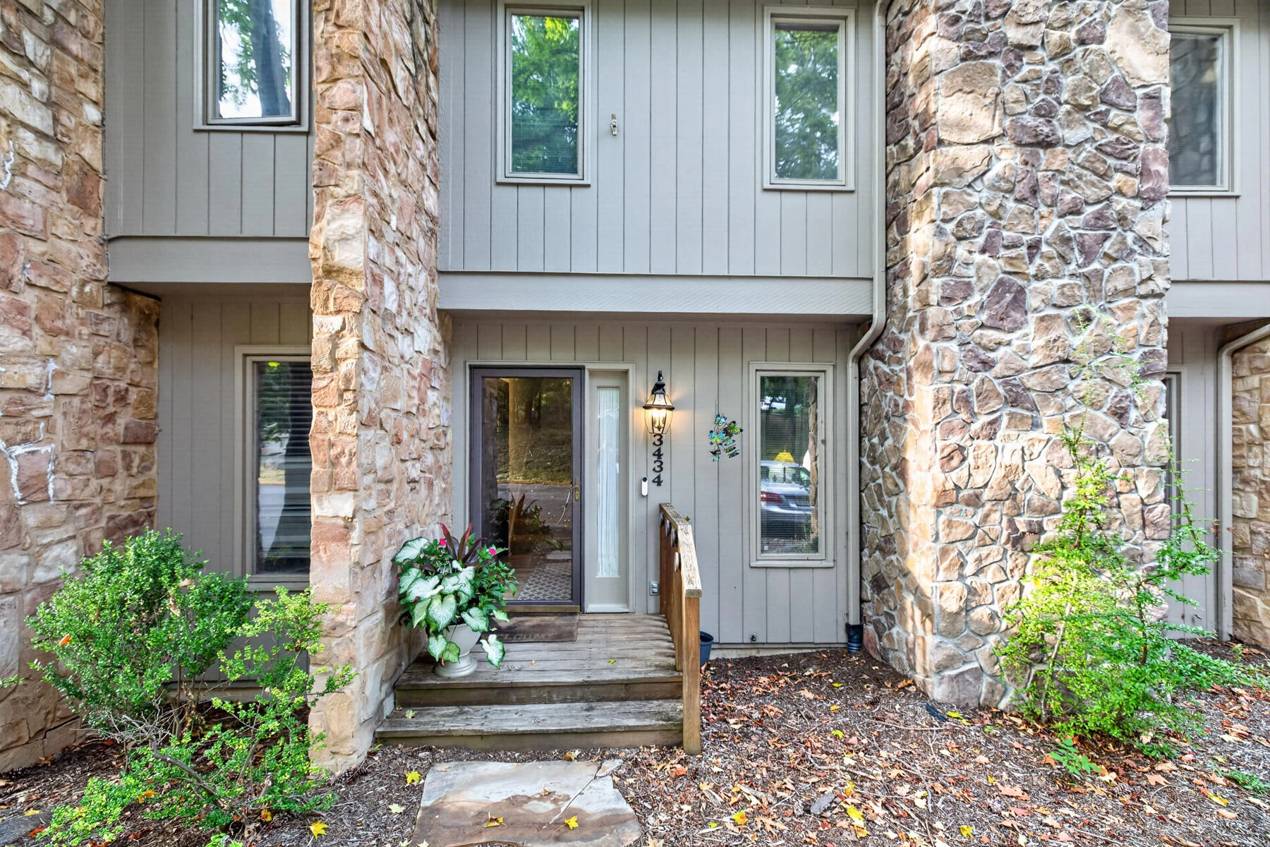 3434 Stonehenge SQ