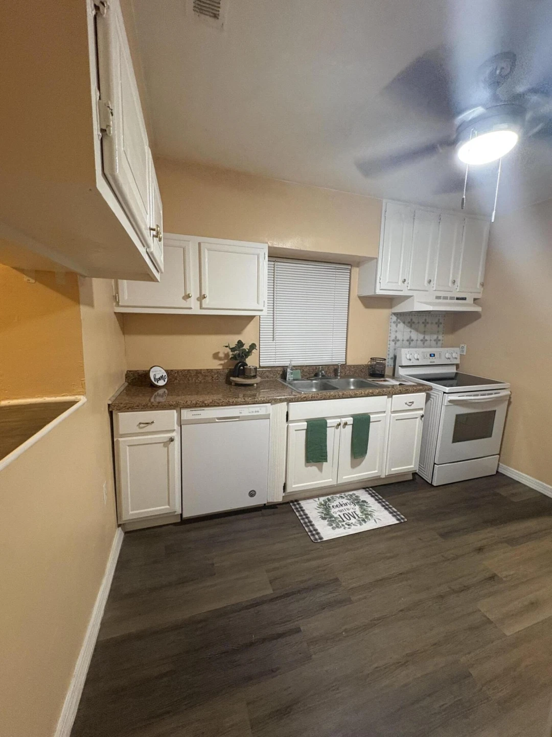 711 Hanover AVE NW - Photo 4